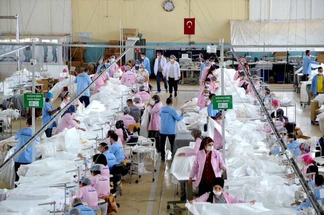 Pandemide medikale yönelen tekstil fabrikası 42 bin kişiye iş imkanı sağladı