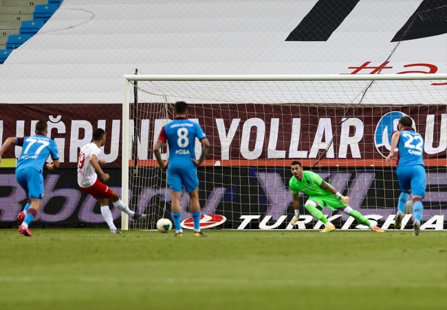 Trabzonspor şampiyonluk şansını zora soktu