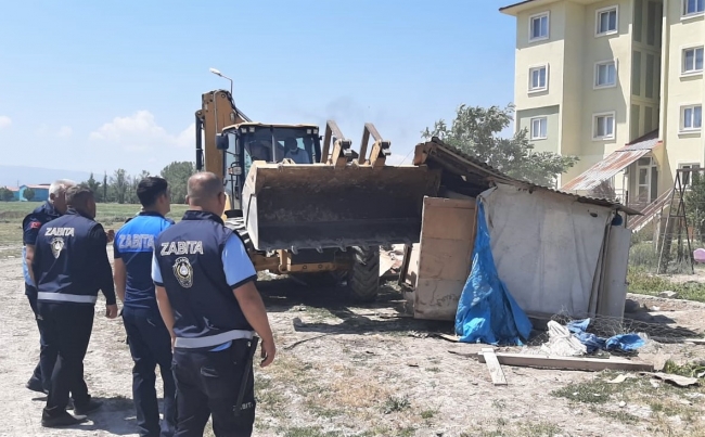 Erzurum'da kaçak yapılar yıkıldı