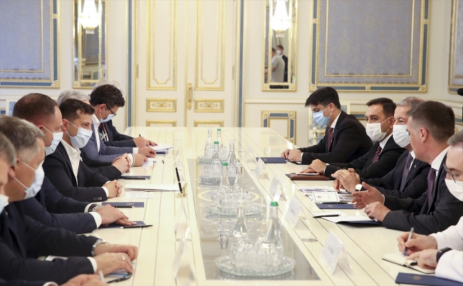 Bakan Akar, Ukrayna Devlet Başkanı ile görüştü