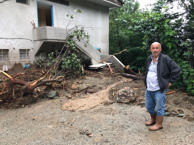 Sel dehşetinden son anda kurtuldu: Beni öldü sandılar
