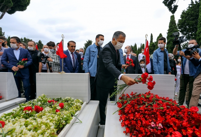 15 Temmuz şehitleri kabirleri başında anıldı