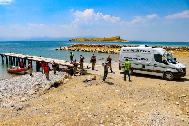 Tekne faciasında ölü sayısı 45'e yükseldi