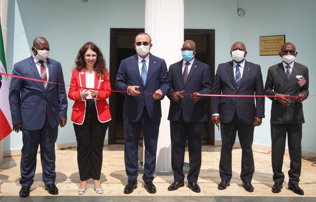 Fotoğraf: Bakan Çavuşoğlu, Türkiye’nin Malabo Büyükelçiliği’nin açılış törenine katıldı.(AA)