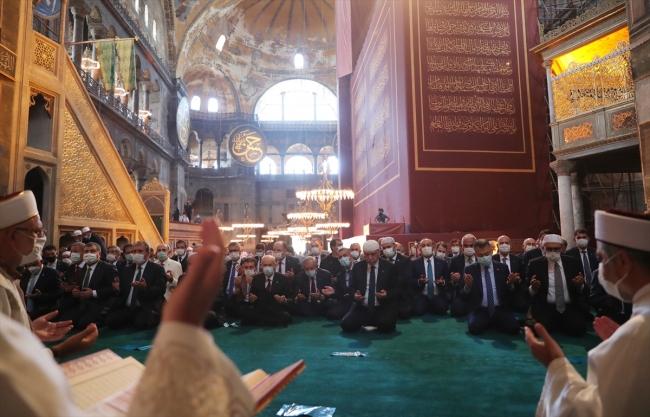 Cumhurbaşkanı Erdoğan Ayasofya Camii'nde Kur'an okudu