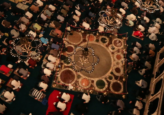 Ayasofya Camii'nde tac giyme alanına halı serilmedi