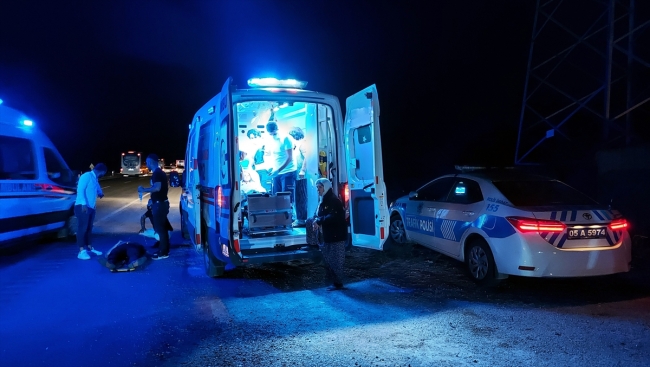 Amasya'da otomobil ile hafif ticari araç çarpıştı: 9 yaralı