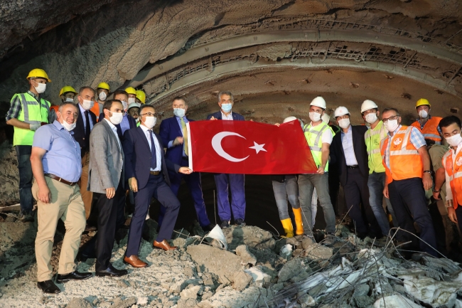 Salarha Tüneli'nde ışık göründü