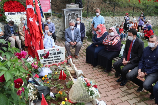 Eren Bülbül şehadetinin üçüncü yılında mezarı başında anıldı