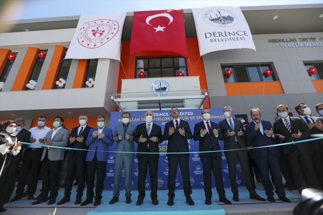 Bakan Kasapoğlu Kocaeli'de gençlik ve spor merkezi açılışına katıldı