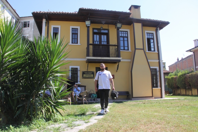 Anne ve babasını hayattan koparan depremi belgeselle anlatacak