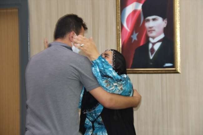 Mardin'de güvenlik güçlerinin ikna çalışması sonucu 1 aile daha evladına kavuştu