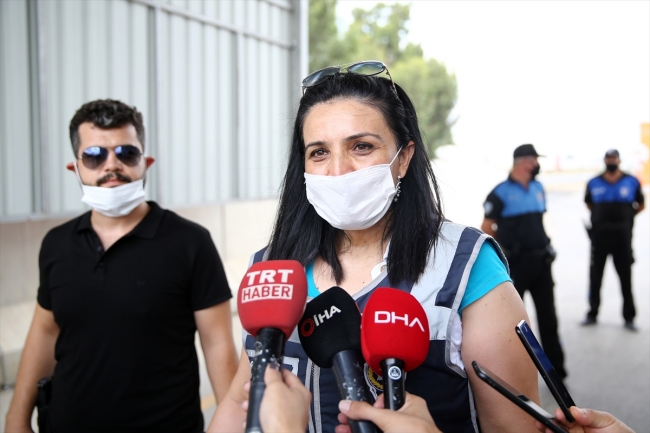 Hastaneye yetişemedi, kadın polisin yardımıyla doğurdu