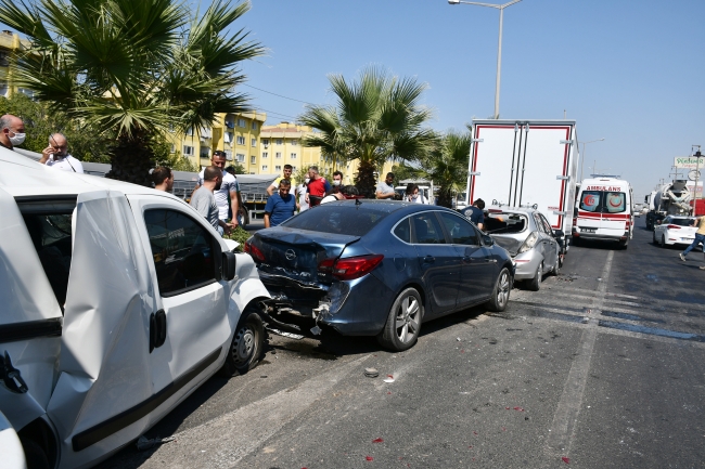 Manisa'da zincirleme trafik kazası: 5 yaralı