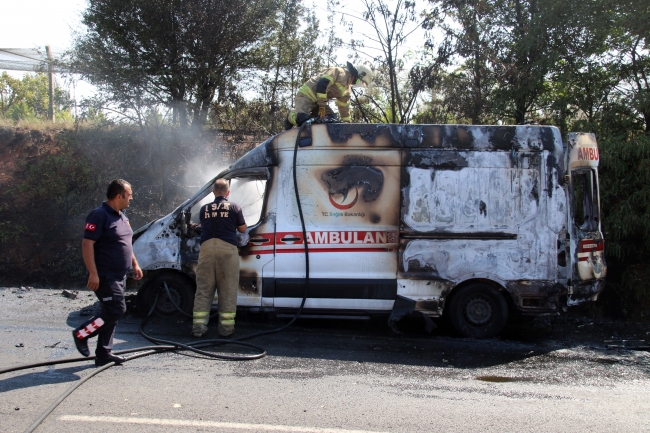 Uşak'ta hasta nakli yapan ambulans yandı