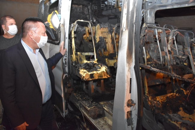 Diyarbakır'da park halindeki zabıta aracı yakıldı