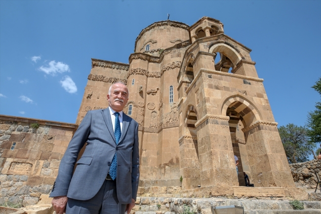 Vakıflar Genel Müdürlüğü 12 kiliseyi restore etti