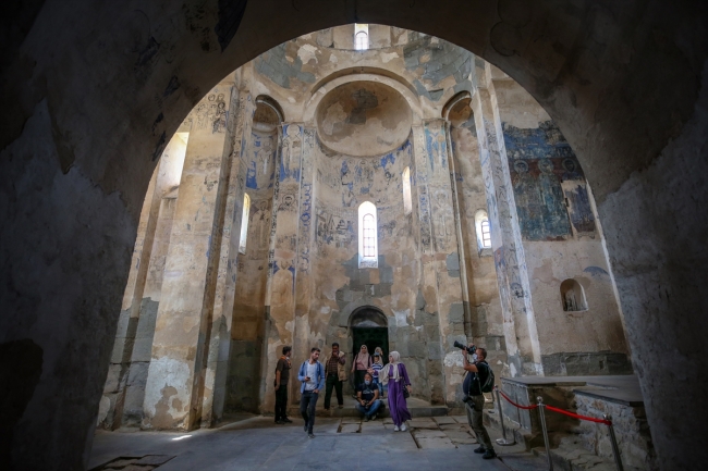 Vakıflar Genel Müdürlüğü 12 kiliseyi restore etti