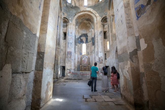 Vakıflar Genel Müdürlüğü 12 kiliseyi restore etti