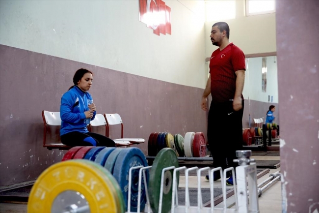 Milli halterci Şaziye Erdoğan'ın gözü olimpiyat kotasında