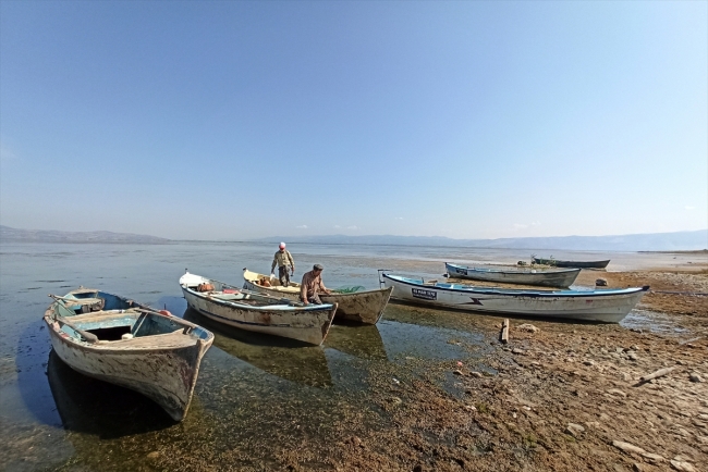 Marmara Gölü'nde su seviyesi yüzde 1,5'a kadar düştü