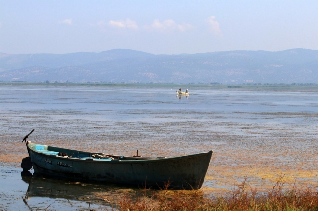 Marmara Gölü'nde su seviyesi yüzde 1,5'a kadar düştü