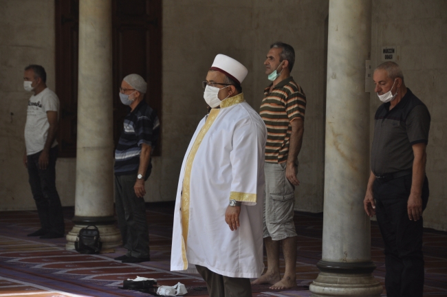 Adana'da orman yangınlarına karşı camilerde yağmur duası edildi