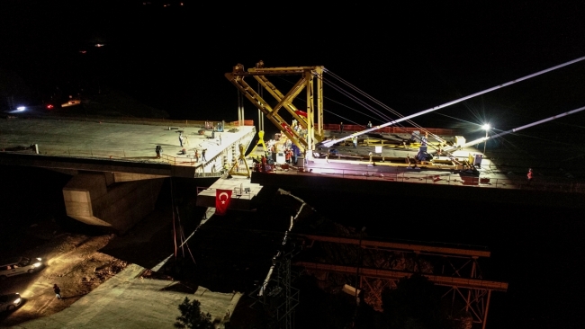 Yeni Kömürhan Köprüsü'nün iki yakası birleşti