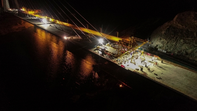 Yeni Kömürhan Köprüsü'nün iki yakası birleşti