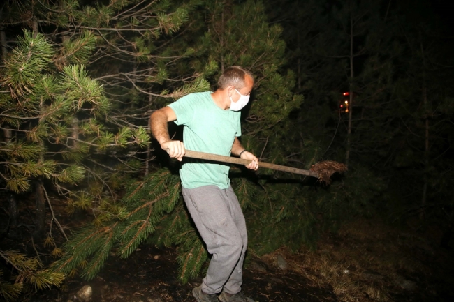 Vatandaşlar seferber oldu, yangın evlere 150 metre kala durduruldu