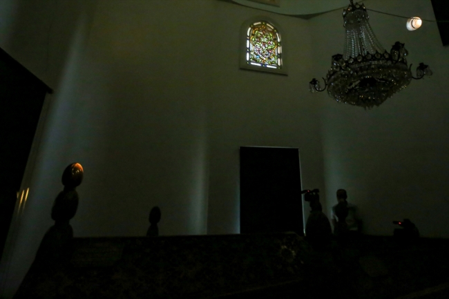 Yılda iki kez gerçekleşen 'ışık hadisesi'ni izlemek için bir araya geldiler