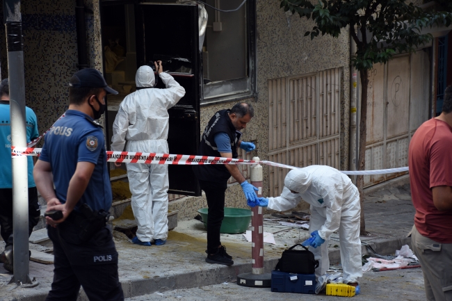 İstanbul'da bir iş yerindeki patlama anı kamerada