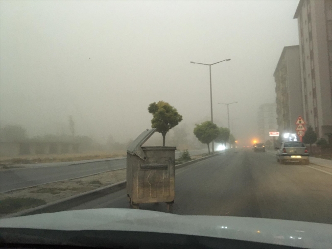Konya'da toz bulutu hayatı olumsuz etkiledi