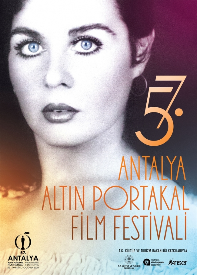 Festivalin bu yılki iki afişinden birinde Türk sinemasının ünlü ismi Fatma Girik'in fotoğrafı bulunuyor.