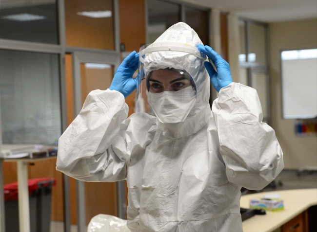 'Gençlerde de ağır seyreden vakalar görüyoruz, rehavete kapılmasınlar'