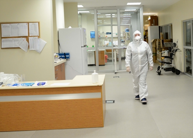 'Gençlerde de ağır seyreden vakalar görüyoruz, rehavete kapılmasınlar'