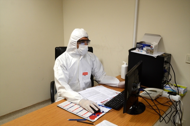 'Gençlerde de ağır seyreden vakalar görüyoruz, rehavete kapılmasınlar'