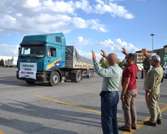 Konya'dan Suriye'ye 7 tır gıda yardımı