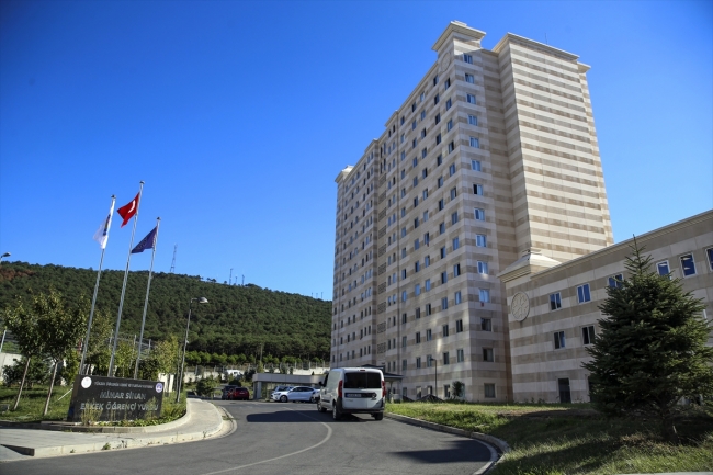 İstanbul'da karantinaya uymayanlar öğrenci yurdunda izole ediliyor