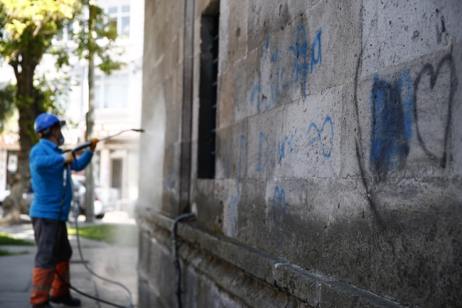 Kayseri'de asırlık yapıların üzerindeki yazılar temizleniyor