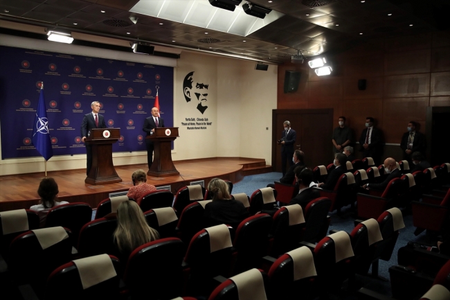 Bakan Çavuşoğlu: Ermenistan doğrudan sivilleri hedef alıyor, bu savaş suçu