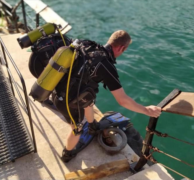 Belediyeden yardım istedi, denize düşürdüğü telefonunu sualtı ekipleri çıkardı