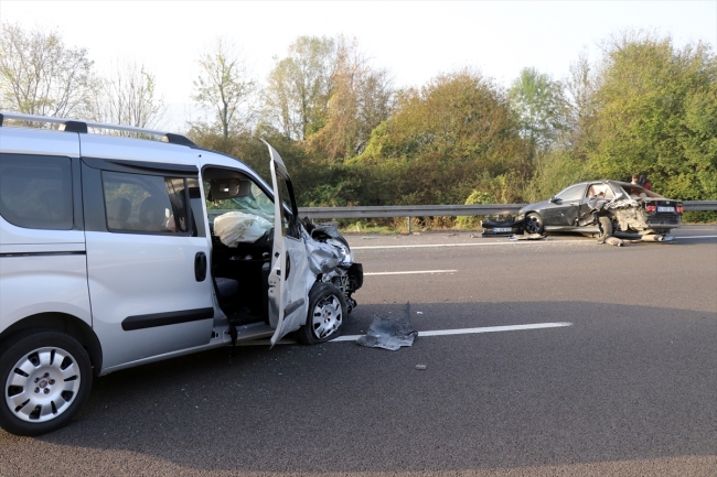 Anadolu Otoyolu'nda kaza: 2 yaralı