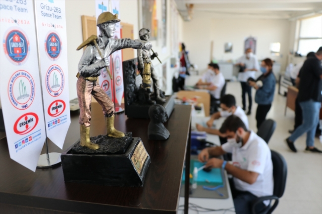 Türkiye'nin ilk cep uydusu uzay yolculuğu için gün sayıyor