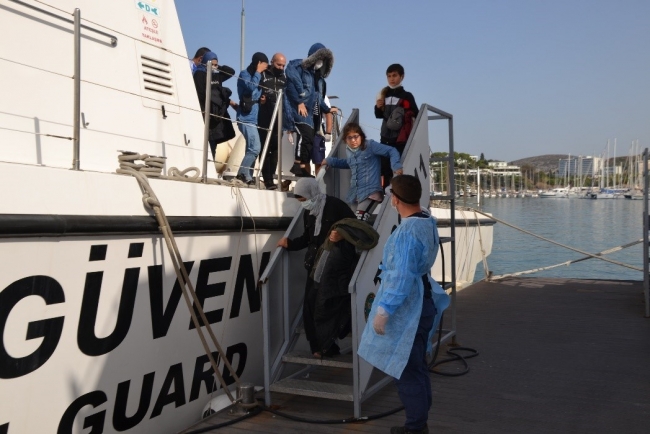 Aydın'da Türk karasularına itilen 13 sığınmacı kurtarıldı