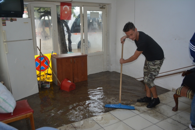 Ayvalık'ta şiddetli yağış ve lodos etkili oldu