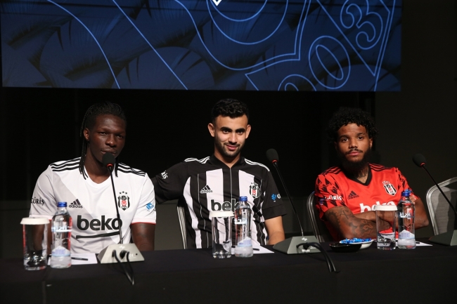 Beşiktaş yeni transferlerini tanıttı