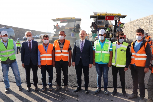 Bakan Karaismailoğlu: Kömürhan Köprüsü dünya için örnek projelerden biri