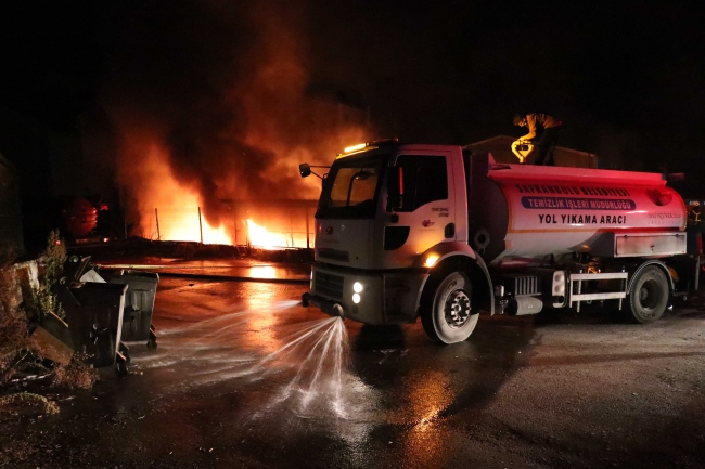 Karabük'te geri dönüşüm deposunda yangın