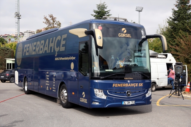 Fenerbahçe'de taraftarın tasarladığı otobüsün tanıtımı yapıldı